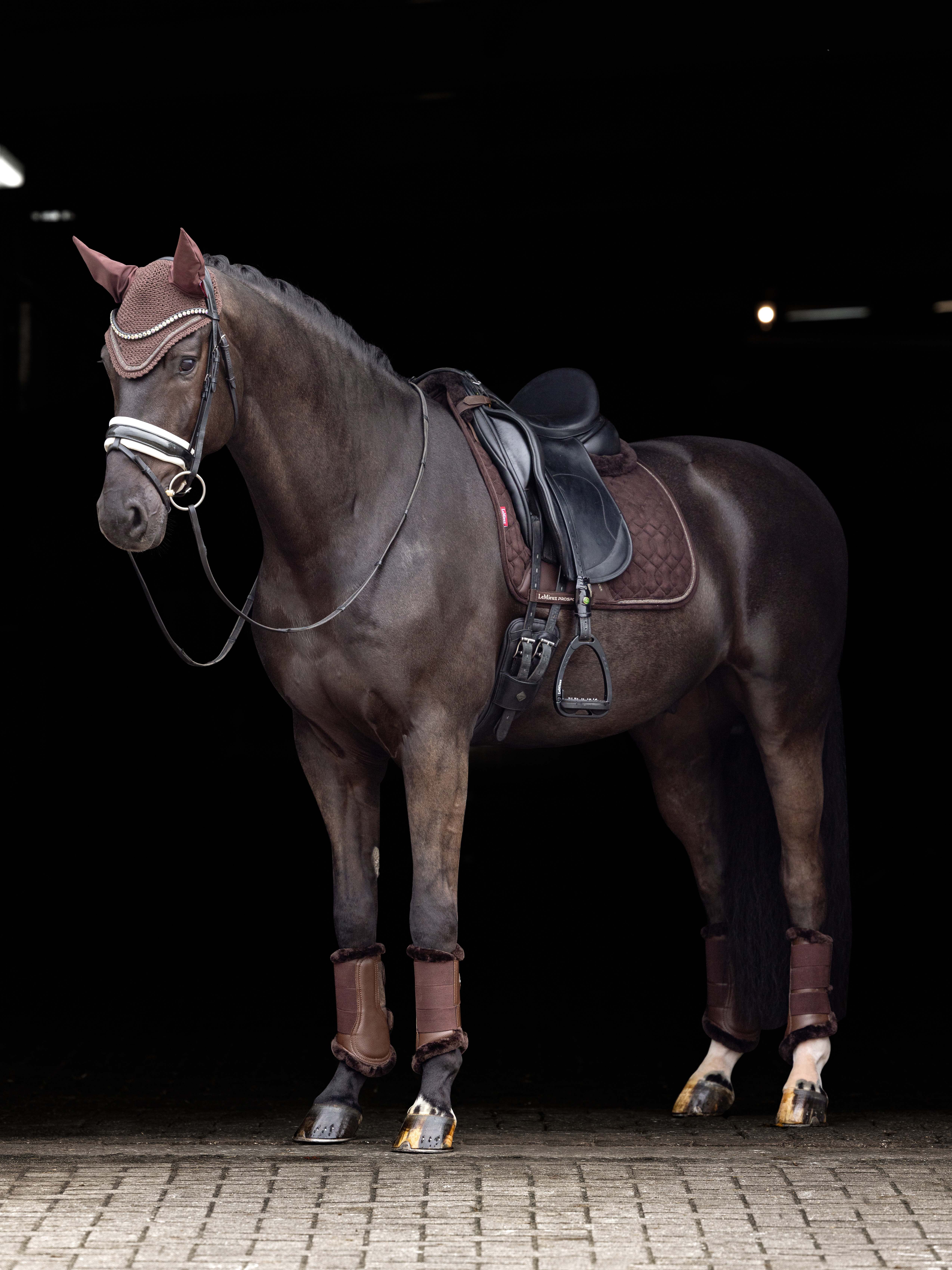 LeMieux Crystal Suede Dressuur Zadeldek Zwart LeMieux Crystal Suede Dressuur Zadeldek Zwart