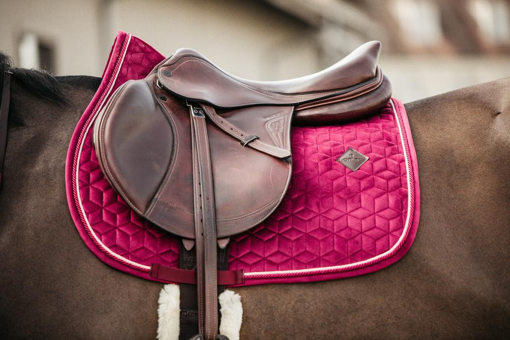 Tapis de selle Velvet jumping Kentucky Bordeaux Tapis de selle Velvet jumping Kentucky Bordeaux