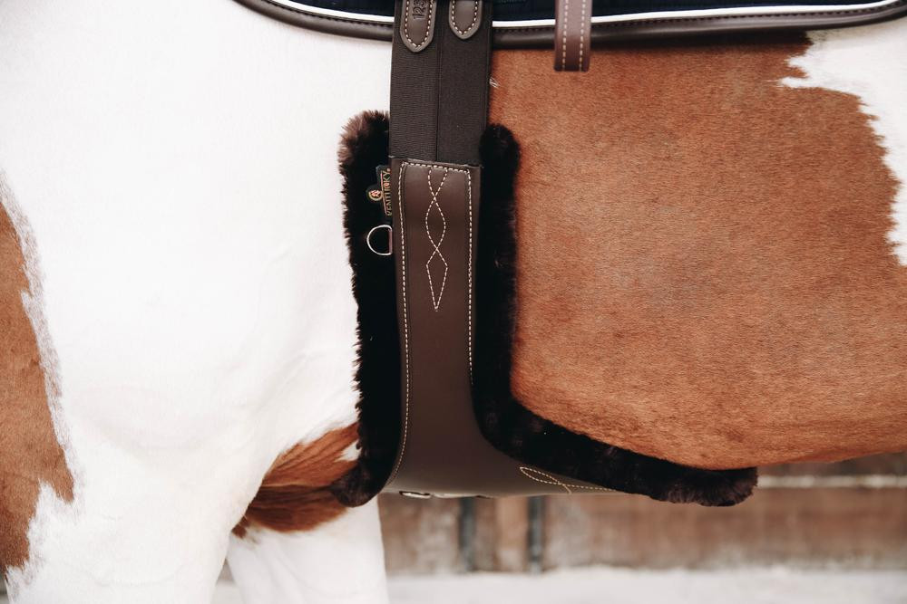 Afneembare schapenvacht voor Kentucky Buikriem. Zwart