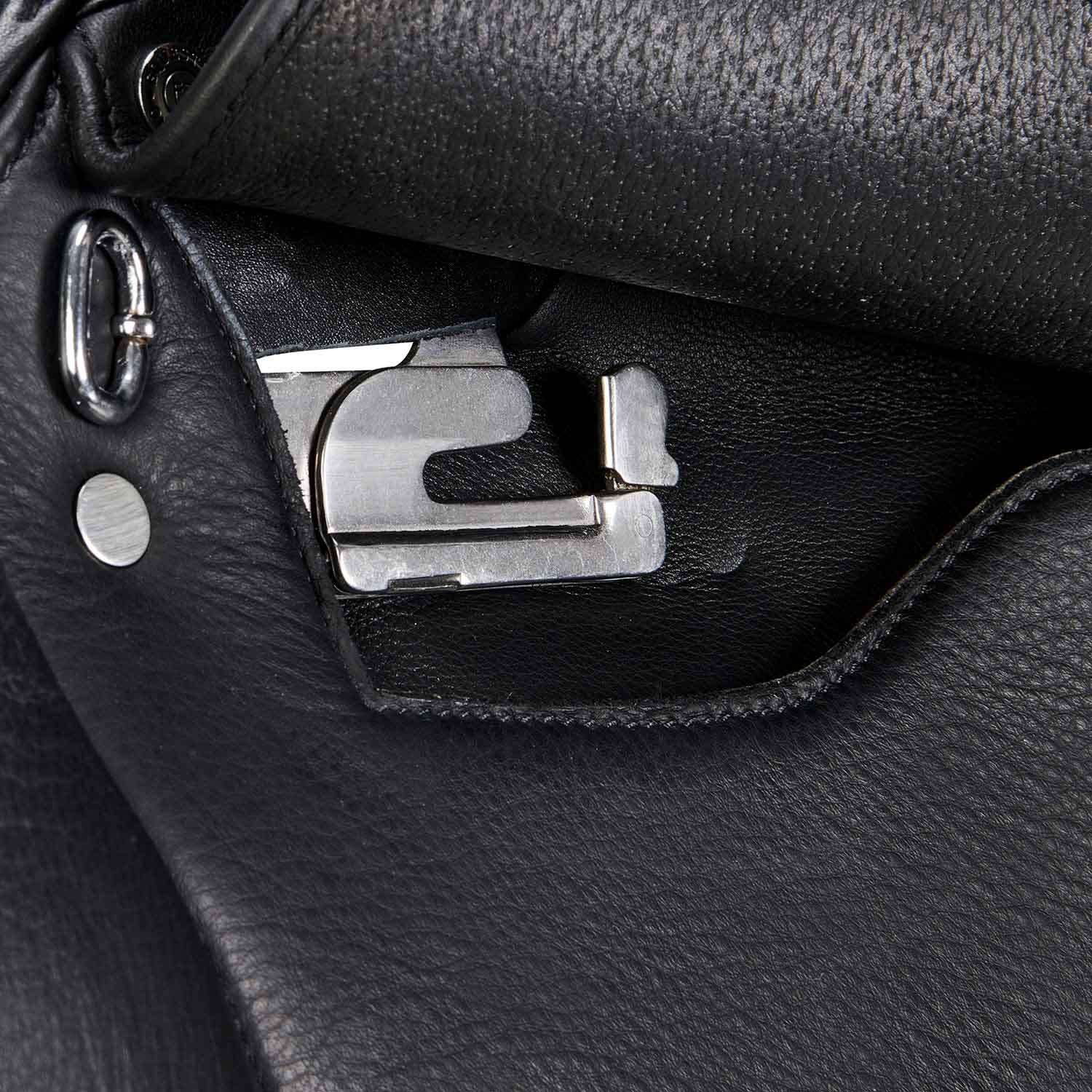 Dubbele leren springzadel Meredith Equestro Zwart