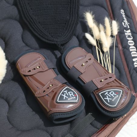 Norton XTR beenkappen met knopen