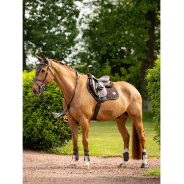 LeMieux Suede Power Close Contact Vierkant Zadeldek LeMieux Suede Power Close Contact Vierkant Zadeldek