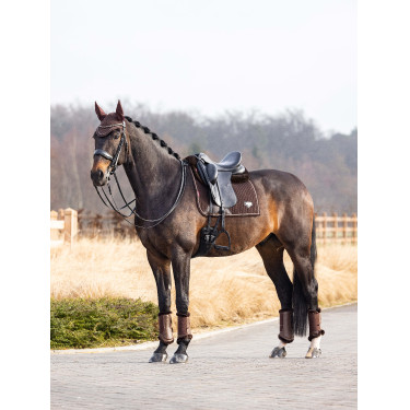 LeMieux Suede Power Dressuur Vierkant Bruin LeMieux Suede Power Dressuur Vierkant Bruin