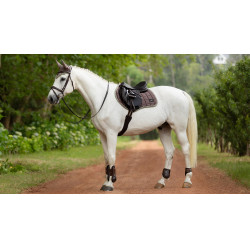 LeMieux Loire Classic Close Contact Square zadeldek Walnoot Bruin LeMieux Loire Classic Close Contact Square zadeldek Walnoot Bruin