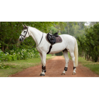 LeMieux Loire Classic Close Contact Square zadeldek Walnoot Bruin LeMieux Loire Classic Close Contact Square zadeldek Walnoot Bruin