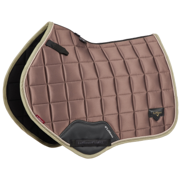 LeMieux Loire Classic Close Contact Square zadeldek Walnoot Bruin LeMieux Loire Classic Close Contact Square zadeldek Walnoot Bruin