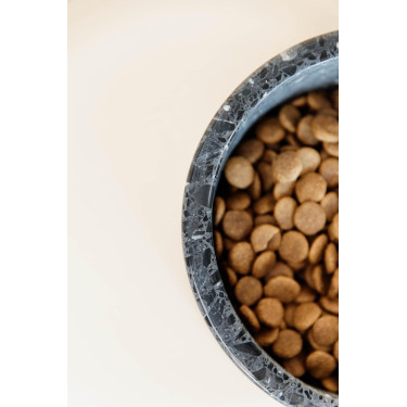 Hondenvoerbak van terrazzo-steen Kentucky Zwart