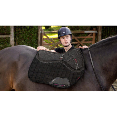 LeMieux X-Grip Silicone EuroJump Vierkant Zadeldek LeMieux X-Grip Silicone EuroJump Vierkant Zadeldek