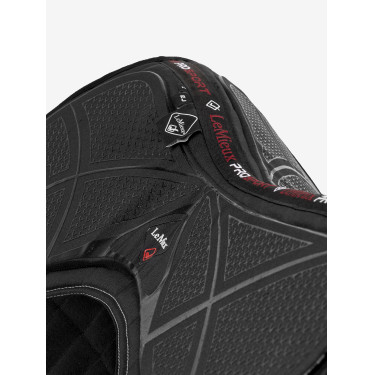 LeMieux X-Grip Silicone EuroJump Vierkant Zadeldek LeMieux X-Grip Silicone EuroJump Vierkant Zadeldek