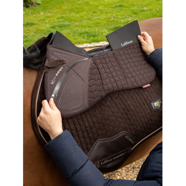 LeMieux Quilted ProSorb 3-Pocket schokdemper met wiggen LeMieux Quilted ProSorb 3-Pocket schokdemper met wiggen