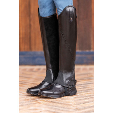 Mini-chaps Horze Wicklow met bloemenperforaties Zwart Mini-chaps Horze Wicklow met bloemenperforaties Zwart