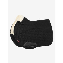 LeMieux Merino+ Gevoerde Suede EuroJump Square Schokdempend Zadeldek Zwart / natuur LeMieux Merino+ Gevoerde Suede EuroJump Square Schokdempend Zadeldek Zwart / natuur