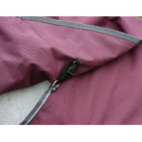 Nekbeschermer 220g Weatherbeeta ComFiTec Plus Dynamic II Bordeaux / grijs / wit Nekbeschermer 220g Weatherbeeta ComFiTec Plus Dynamic II Bordeaux / grijs / wit