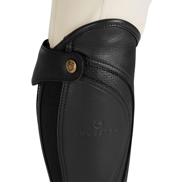 Uniseks mini-chaps van geperforeerd leer voor maximaal comfort Salisbury Equestro Uniseks mini-chaps van geperforeerd leer voor maximaal comfort Salisbury Equestro