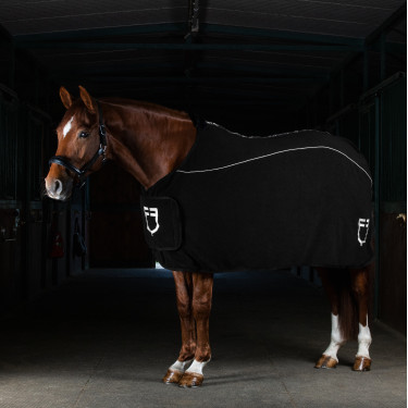 Fleece deken met voorflap sluiting GP Equestro Zwart