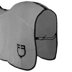 Fleece deken met voorflap sluiting GP Equestro Grijs Fleece deken met voorflap sluiting GP Equestro Grijs