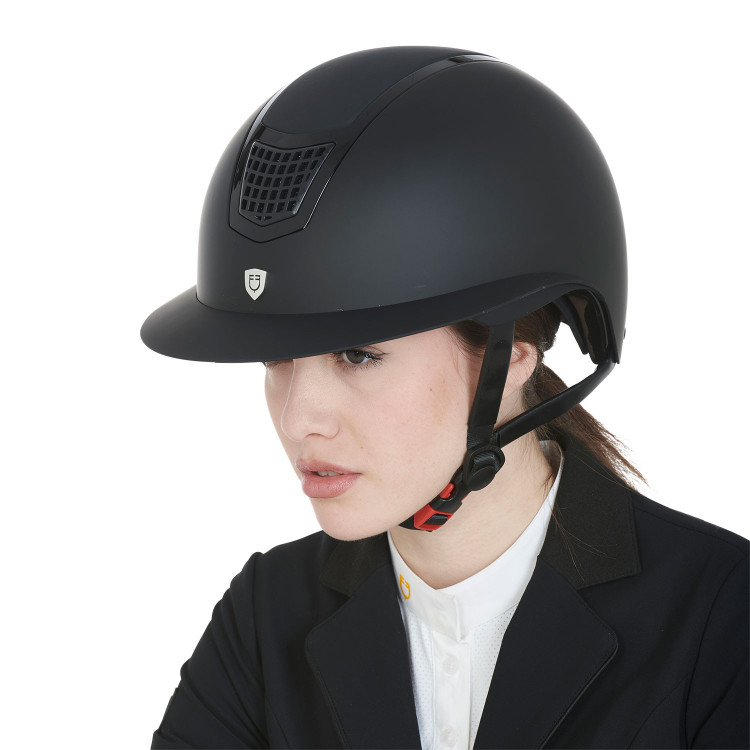 Ultralichte helm van stevig mat kunststof met brede vizier (3 vullingen) Eclipse Equestro Ultralichte helm van stevig mat kunststof met brede vizier (3 vullingen) Eclipse Equestro