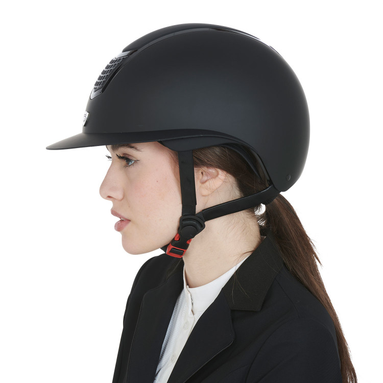 Ultralichte helm van stevig mat kunststof met brede vizier (3 vullingen) Eclipse Equestro Ultralichte helm van stevig mat kunststof met brede vizier (3 vullingen) Eclipse Equestro