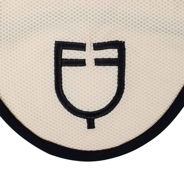 Anti-vliegen oornetje van geperforeerde stof met logo Black Line Edition Equestro Anti-vliegen oornetje van geperforeerde stof met logo Black Line Edition Equestro