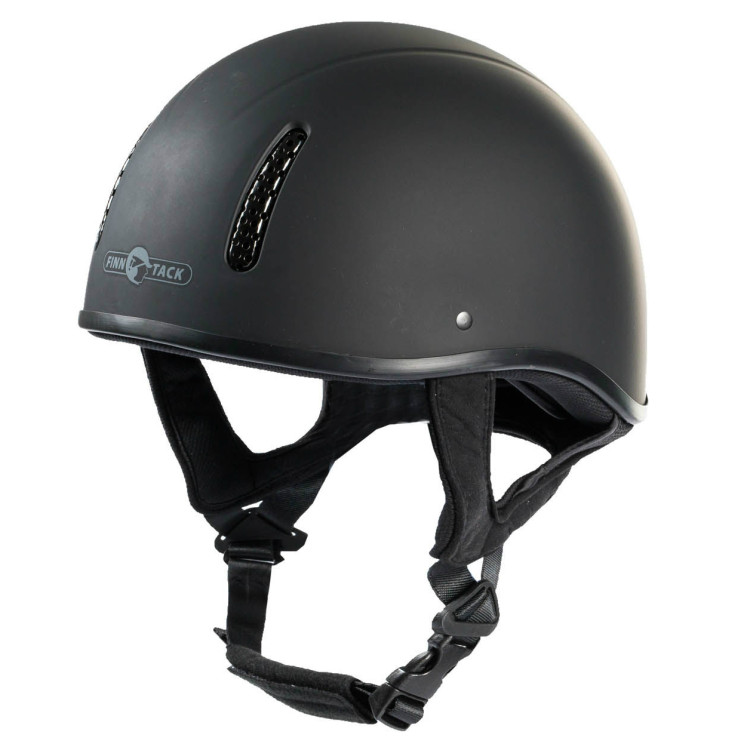 Jockeyhelm Finn-Tack