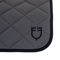 Zadeldoek springen in technische stof met geborduurd logo Black Line Edition Equestro Asfalt Grijs Zadeldoek springen in technische stof met geborduurd logo Black Line Edition Equestro Asfalt Grijs