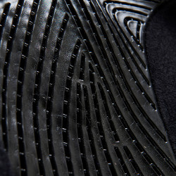 Springdeken Numnah met gelgrip aan beide zijden en volledige schapenvacht rand Acavallo Zwart / zwart