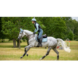 LeMieux Suede Close Contact Vierkant Zadeldek Gletsjer Blauw LeMieux Suede Close Contact Vierkant Zadeldek Gletsjer Blauw