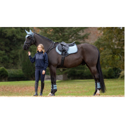 LeMieux Suede Close Contact Vierkant Zadeldek Gletsjer Blauw LeMieux Suede Close Contact Vierkant Zadeldek Gletsjer Blauw