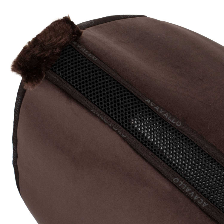 Zadeldek DS CW-3DS louvre gevormd met binnenkant van imitatieschapenvacht Acavallo Zadeldek DS CW-3DS louvre gevormd met binnenkant van imitatieschapenvacht Acavallo