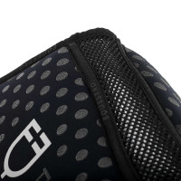 Memory foam mat met siliconen grip en wit Equestro-logo Zwart Memory foam mat met siliconen grip en wit Equestro-logo Zwart