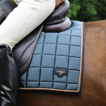 LeMieux Loire Classic Dressuur Vierkant Petrol Blauw LeMieux Loire Classic Dressuur Vierkant Petrol Blauw