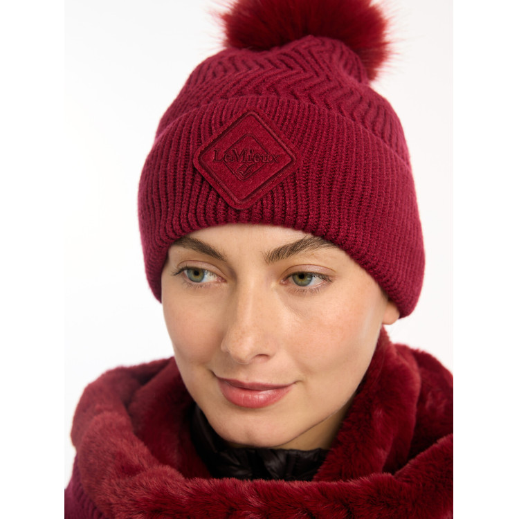 Bonnet LeMieux Lila met pompon Bonnet LeMieux Lila met pompon