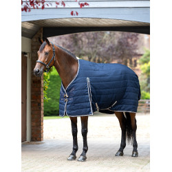 LeMieux Kudos 100g staldeken Marine Marineblauw LeMieux Kudos 100g staldeken Marine Marineblauw