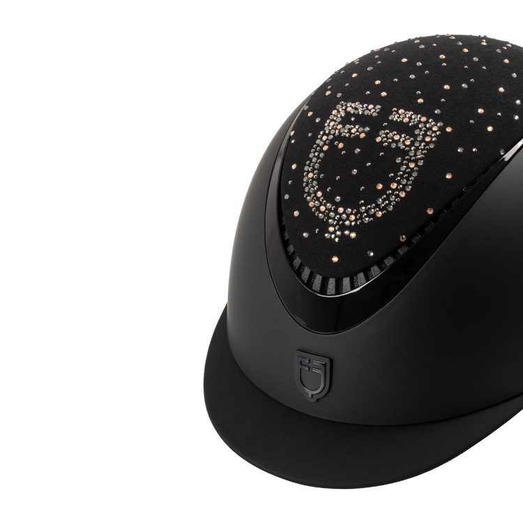 Matte helm met smalle vizier en logo in strass, goedgekeurd volgens EN 1384-2023 Equestro Matte helm met smalle vizier en logo in strass, goedgekeurd volgens EN 1384-2023 Equestro