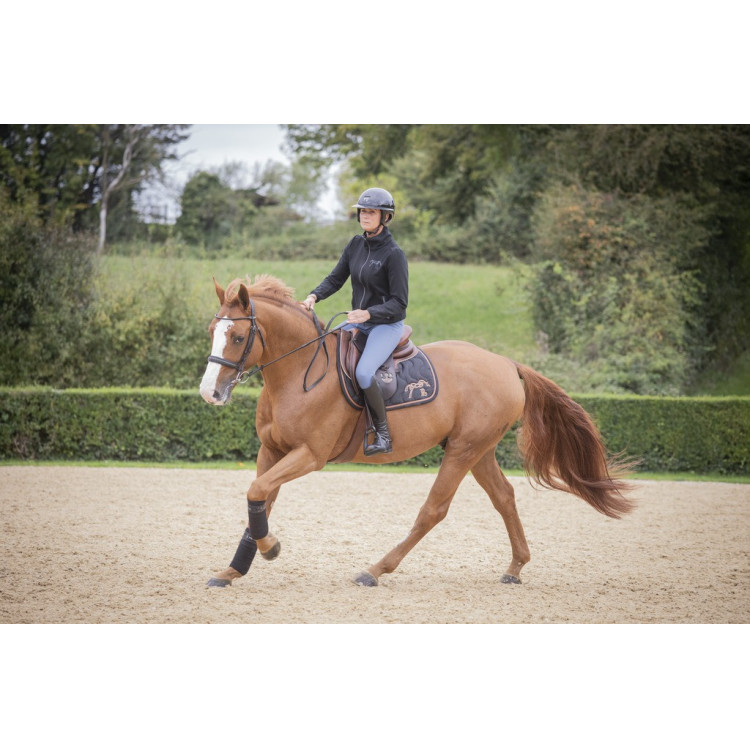 Pénélope matte helm met lange klep Pénélope matte helm met lange klep