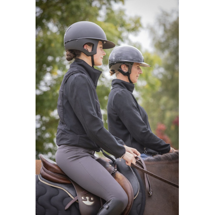 Pénélope matte helm met lange klep Pénélope matte helm met lange klep