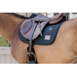 Wedstrijdzadeldek Fishbone met 2 nummers Kentucky Jumping Zwart Wedstrijdzadeldek Fishbone met 2 nummers Kentucky Jumping Zwart