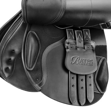 Selle Bates Caprilli Close Contact+ met vooruitgeschoven zweetblad Zwart Selle Bates Caprilli Close Contact+ met vooruitgeschoven zweetblad Zwart
