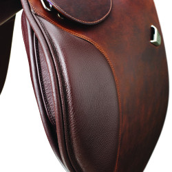 Selle Bates Caprilli Close Contact Classic met voorwaarts gesneden zweetblad