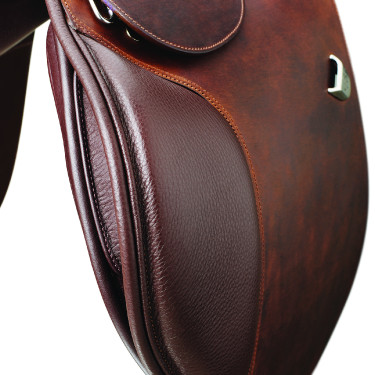 Selle Bates Caprilli Close Contact Classic met voorwaarts gesneden zweetblad