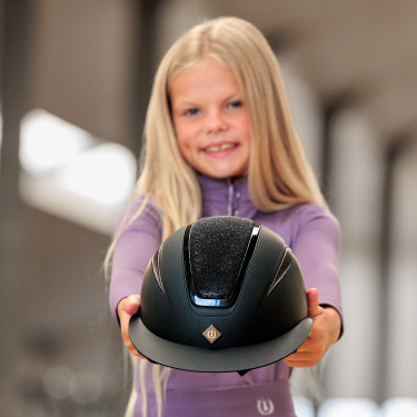 Imperial Riding Olania Deluxe grote klep helm Zwart glitter Imperial Riding Olania Deluxe grote klep helm Zwart glitter