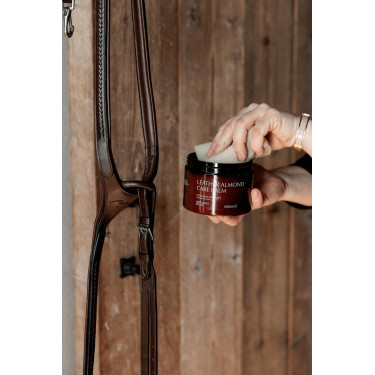 Lederbalsem met amandel Grooming Deluxe by Kentucky Lederbalsem met amandel Grooming Deluxe by Kentucky