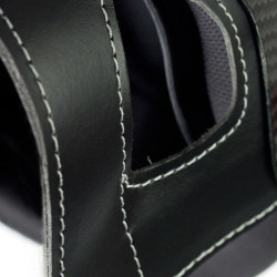 Finn-Tack Elite helm van koolstofvezels Zwart