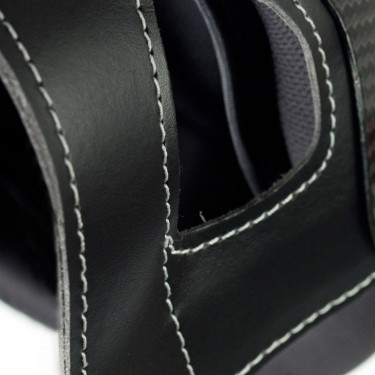 Finn-Tack Elite helm van koolstofvezels Zwart