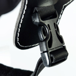 Finn-Tack Elite helm van koolstofvezels Zwart