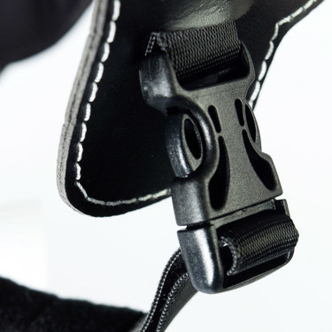 Finn-Tack Elite helm van koolstofvezels Zwart