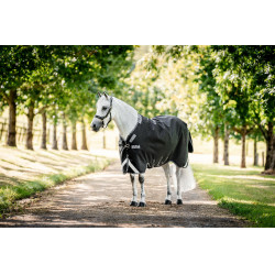 Horseware Rambo 1680D Turnout 450g VL deken Zwart / storm / zilvergrijs Horseware Rambo 1680D Turnout 450g VL deken Zwart / storm / zilvergrijs