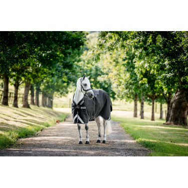 Horseware Rambo 1680D Turnout 450g VL deken Zwart / storm / zilvergrijs Horseware Rambo 1680D Turnout 450g VL deken Zwart / storm / zilvergrijs
