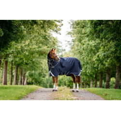 Horseware Rambo 1680D Turnout Plus 100g deken Marine / onweer / zilvergrijs Marineblauw Horseware Rambo 1680D Turnout Plus 100g deken Marine / onweer / zilvergrijs Marineblauw