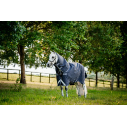 Horseware Rambo 1680D Turnout Plus 100g deken Marine / onweer / zilvergrijs Marineblauw Horseware Rambo 1680D Turnout Plus 100g deken Marine / onweer / zilvergrijs Marineblauw